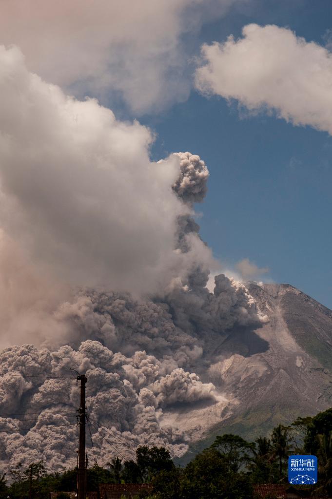 印度尼西亚:默拉皮火山喷发