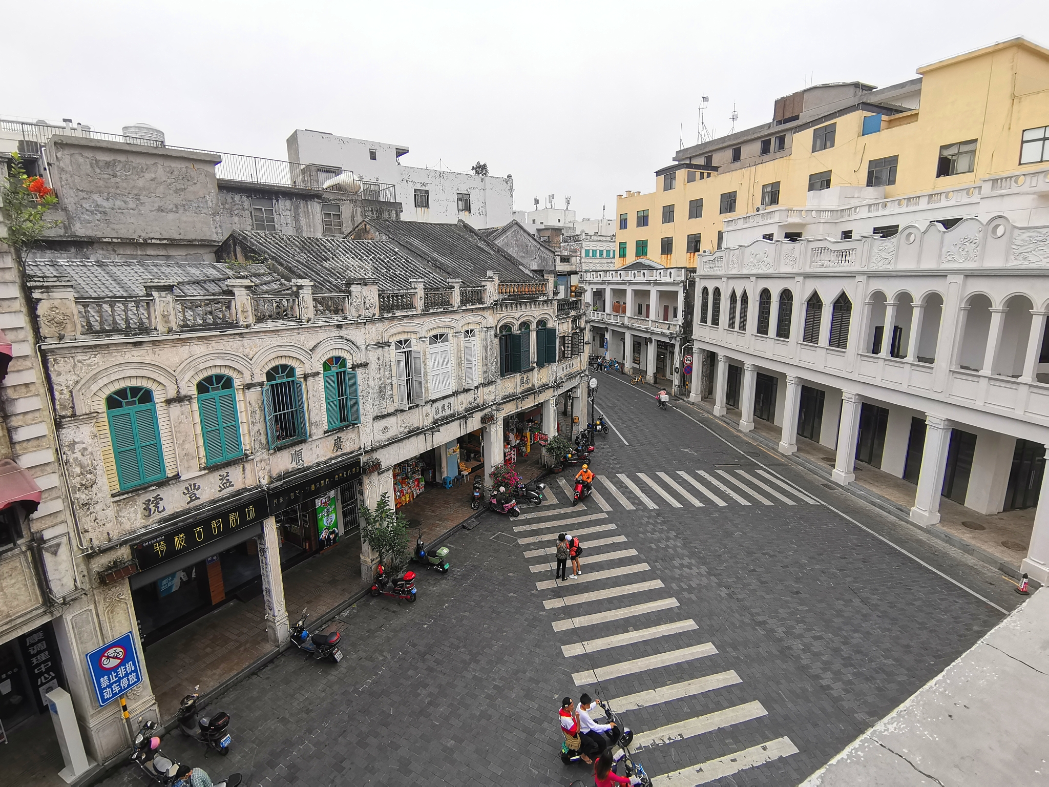海口骑楼老街邂逅芳华拍摄地,冯小刚真会选景,找找电影中的桥段