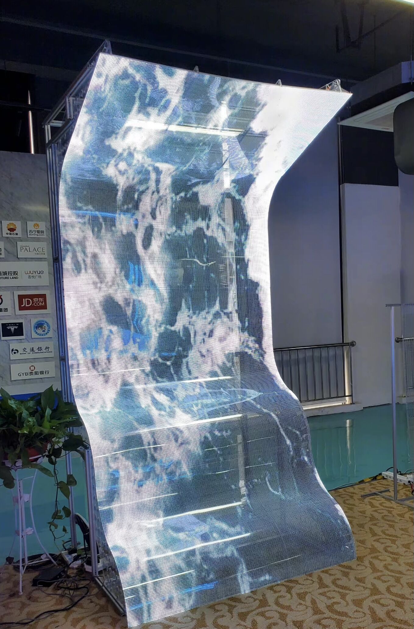 led贴膜屏,未来市场广阔!