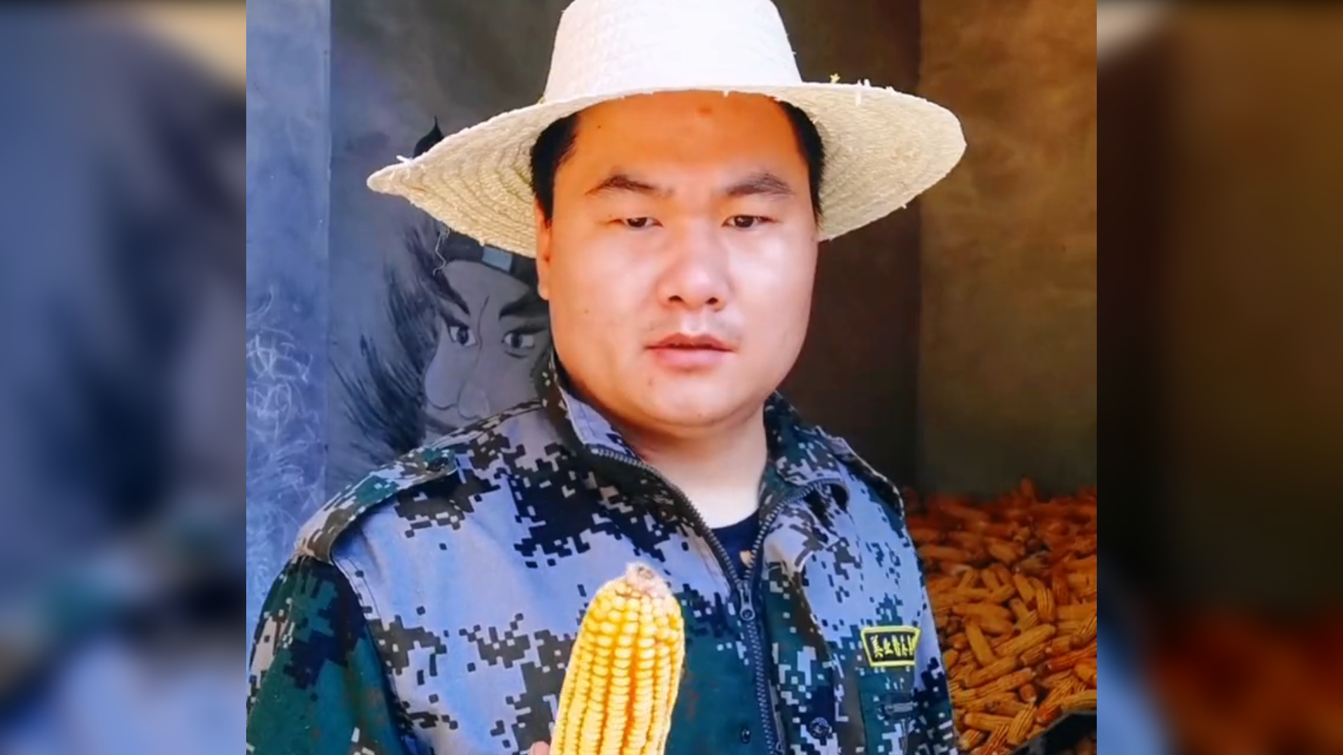 姜亮:河南农村小伙泼粮成画,用玉米画出巨龙,被网友称民间奇才