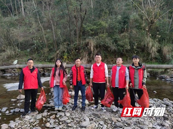 永顺县对山乡:开展巡河护河志愿服务活动