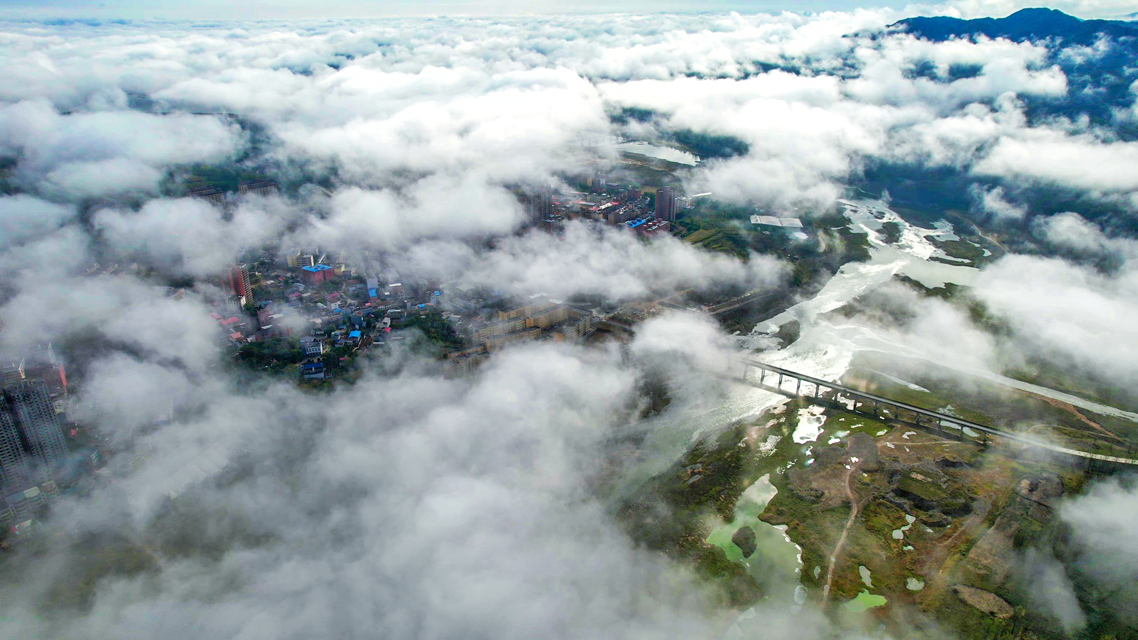 鲁山下汤镇:云海起伏湖光山色 秀美下汤人间仙境