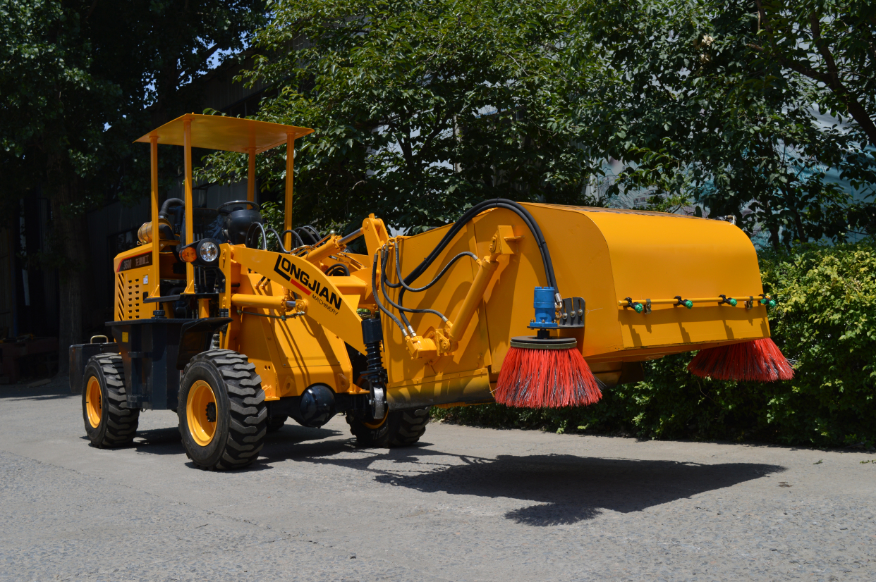 工地道路清扫车,铲车扫道机,工程路面清扫器使用过程的注意事项