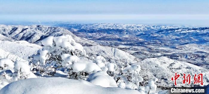 春雪后的六盘山 美若山水画卷