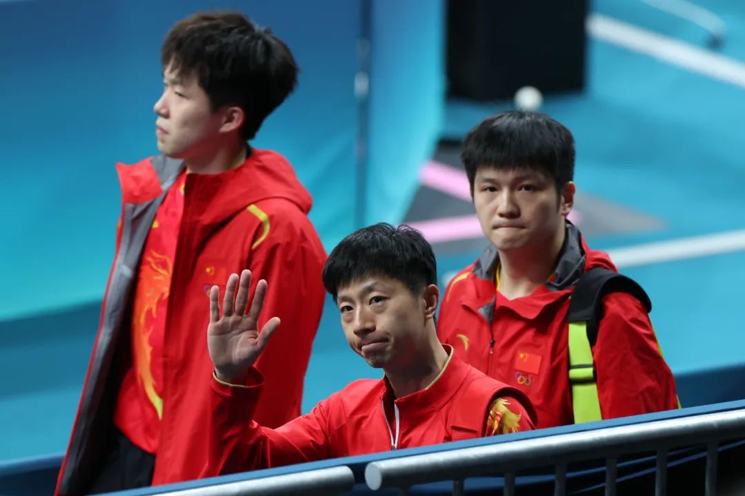 巴黎奥运会乒乓球男团决赛中国队战胜瑞典队_马龙奥运生涯最后一舞是否完美_北京3-1上海全运男团夺冠 马龙功成身退