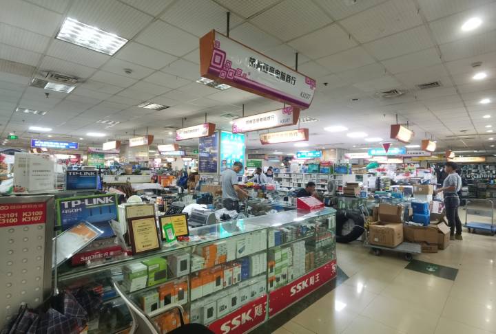 记者帮|开了20年已经落伍,颐高数码城两个月后业态调整,近300家商户要