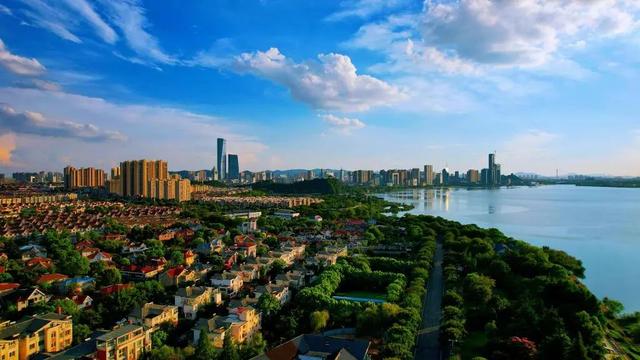 江苏省镇江市京口区委书记贾敬远以党的二十大精神为指引奋力实现中国