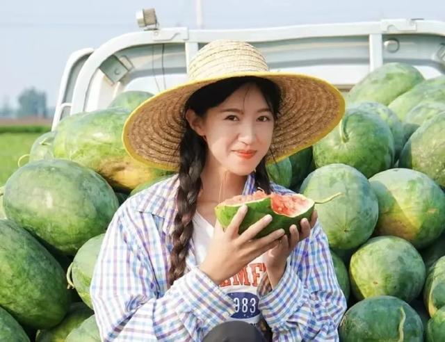 网络直播已成新农活如何吸引青年回得来留得下干得好