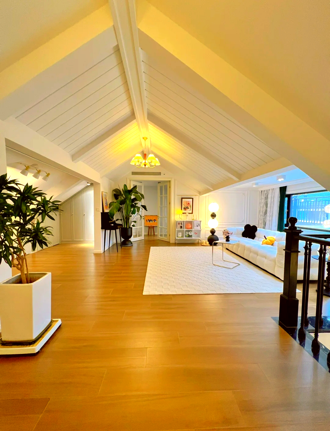 带阁楼的顶层住宅:理想与现实的碰撞