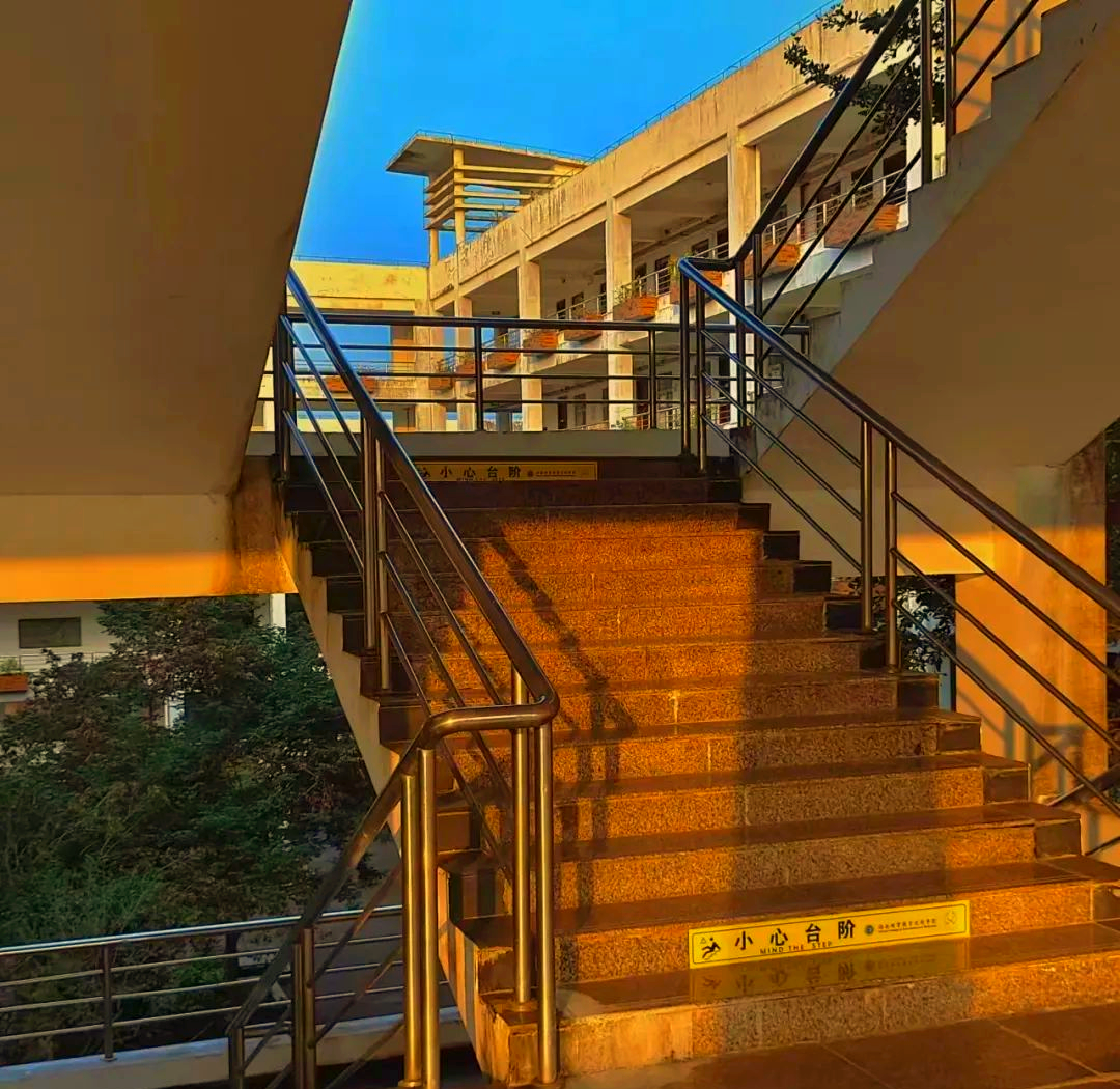 海经贸校园全景:学子理想的完美实现地