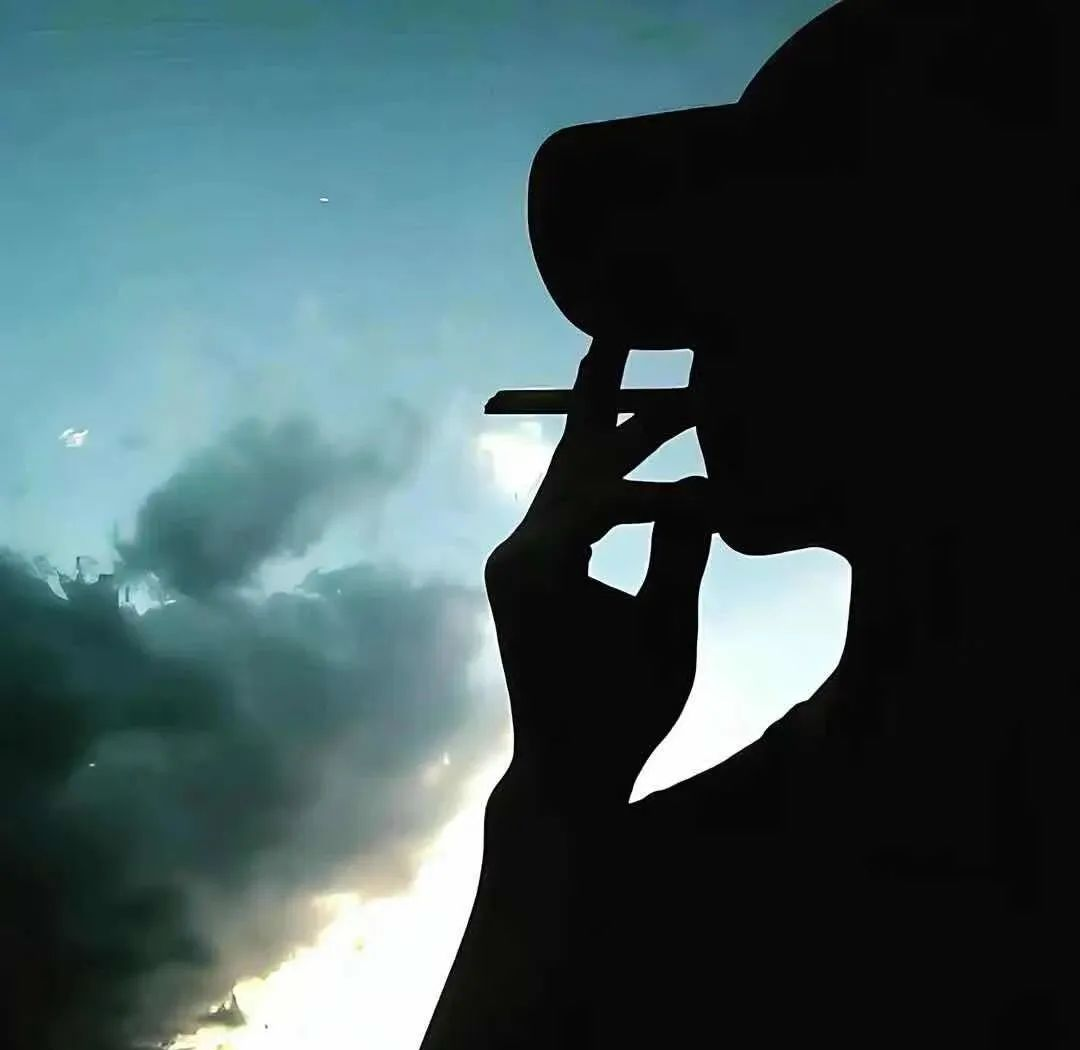 营造孤独氛围的头像选择