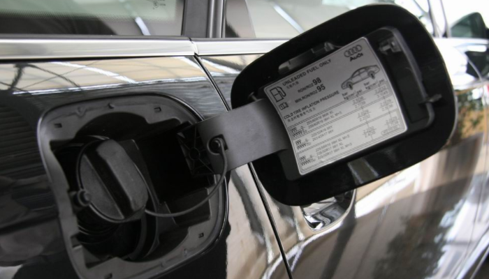 奥迪a6油箱盖按键在哪里