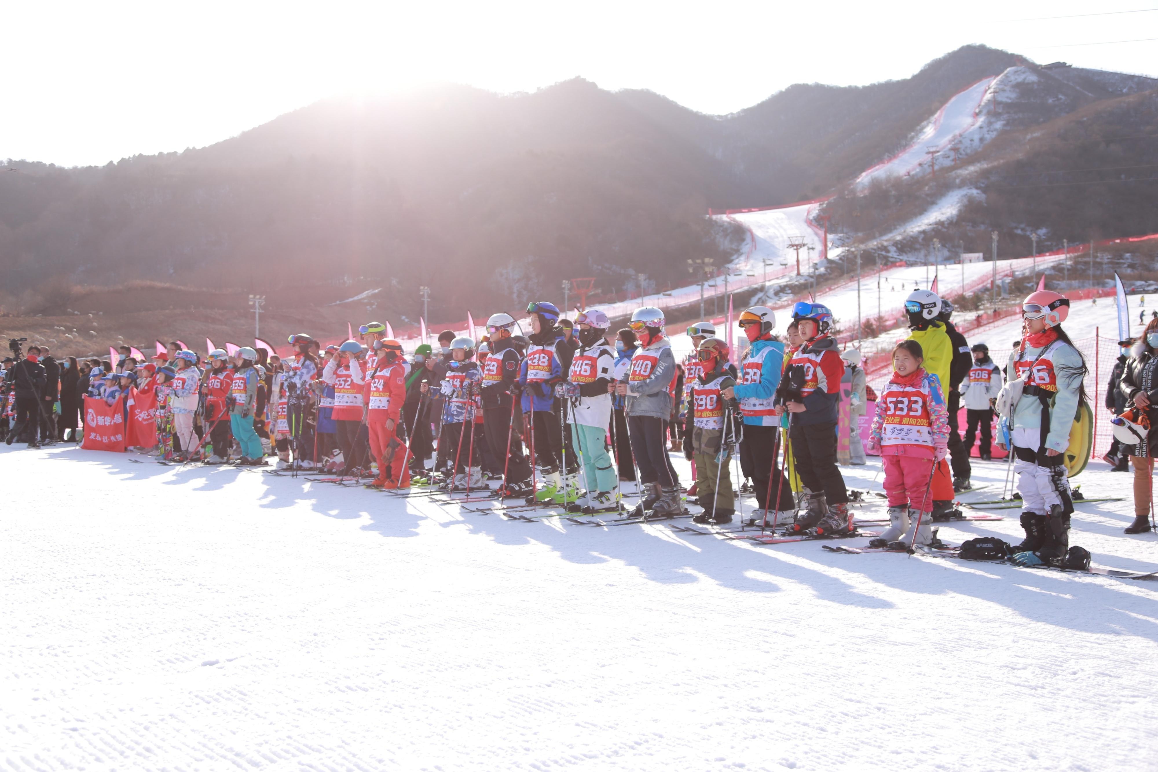 陕西省高山滑雪公开赛在照金国际滑雪场开赛