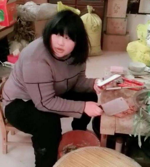 朱之文女儿减肥成功后晒自拍照,圆脸,卖萌太可爱,像芭比娃娃