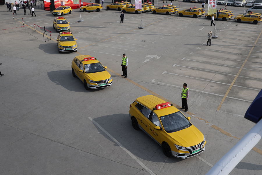 上海老牌出租车企业组建新车队,时代记忆"红顶灯"再现街头