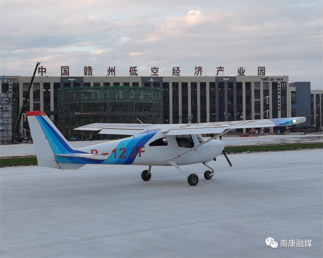 李赣兴区长在省两会上大力推介南康