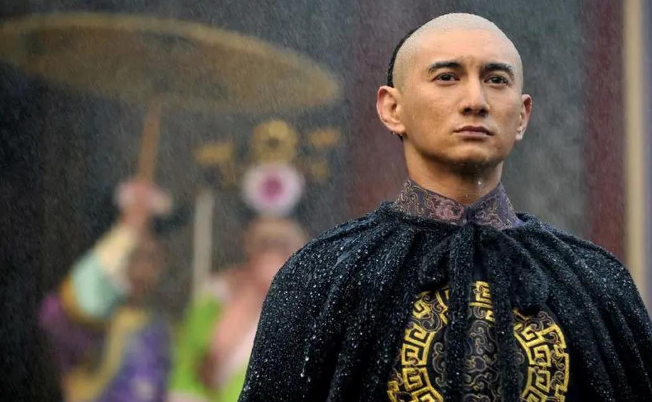 但在"九子夺嫡"的过程中,胤禛却始终保持低调,没有像其他皇子那样明争