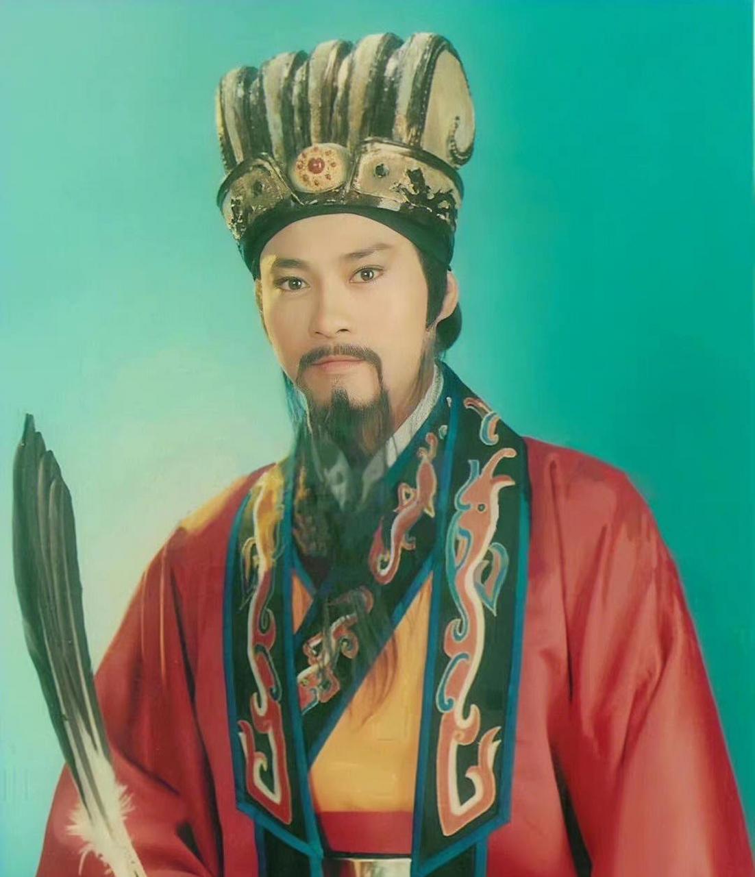 1985年,郑少秋在电视剧《诸葛亮》中的诸葛亮的定妆照,该剧由李力持