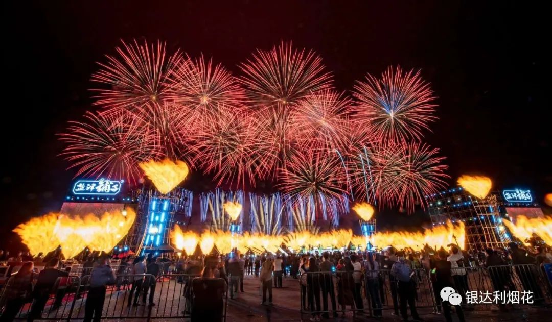 这个国庆,抖音上热点话题榜首的烟花是ta