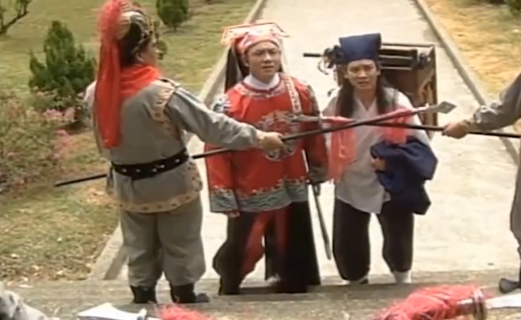 《鱼美人》是我看过包青天里最放飞自我的神话,都变美少女战士啦