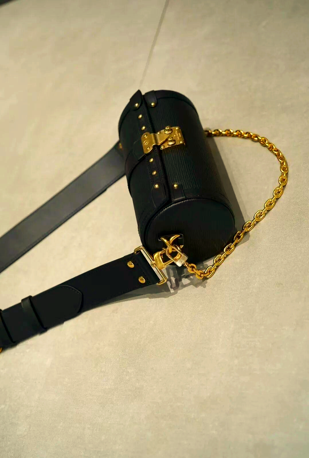 lv巴比龙笔筒包:时尚与实用的完美结合