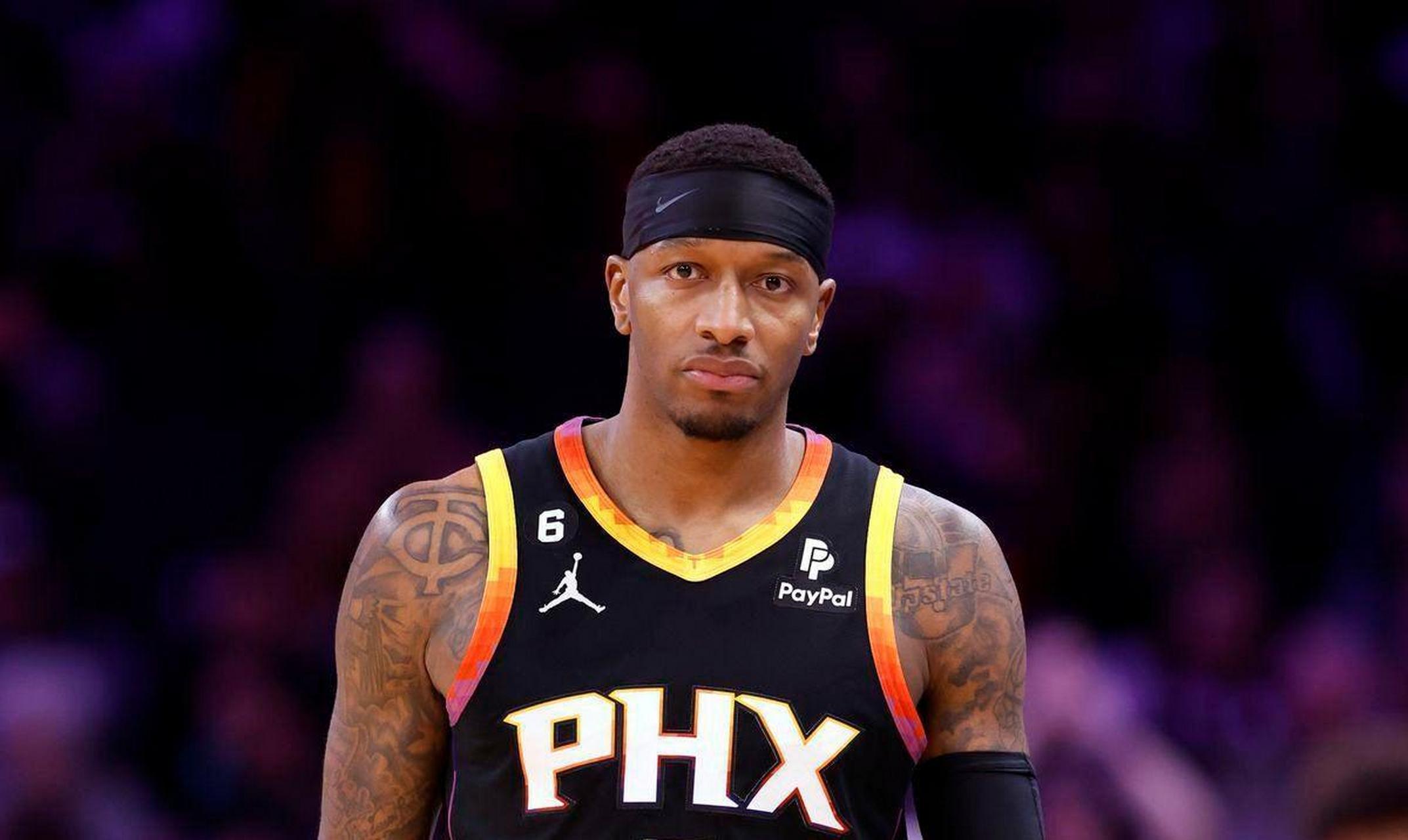 菲尼克斯太阳将他们20年首轮第10顺位选中的潜力大个子杰伦-史密斯送