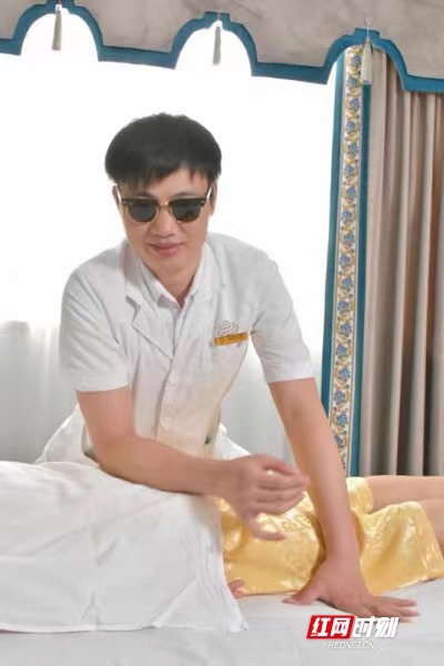 手可摘星辰|李光洪:向光而行 三姐弟在颐而康走上"小康路"