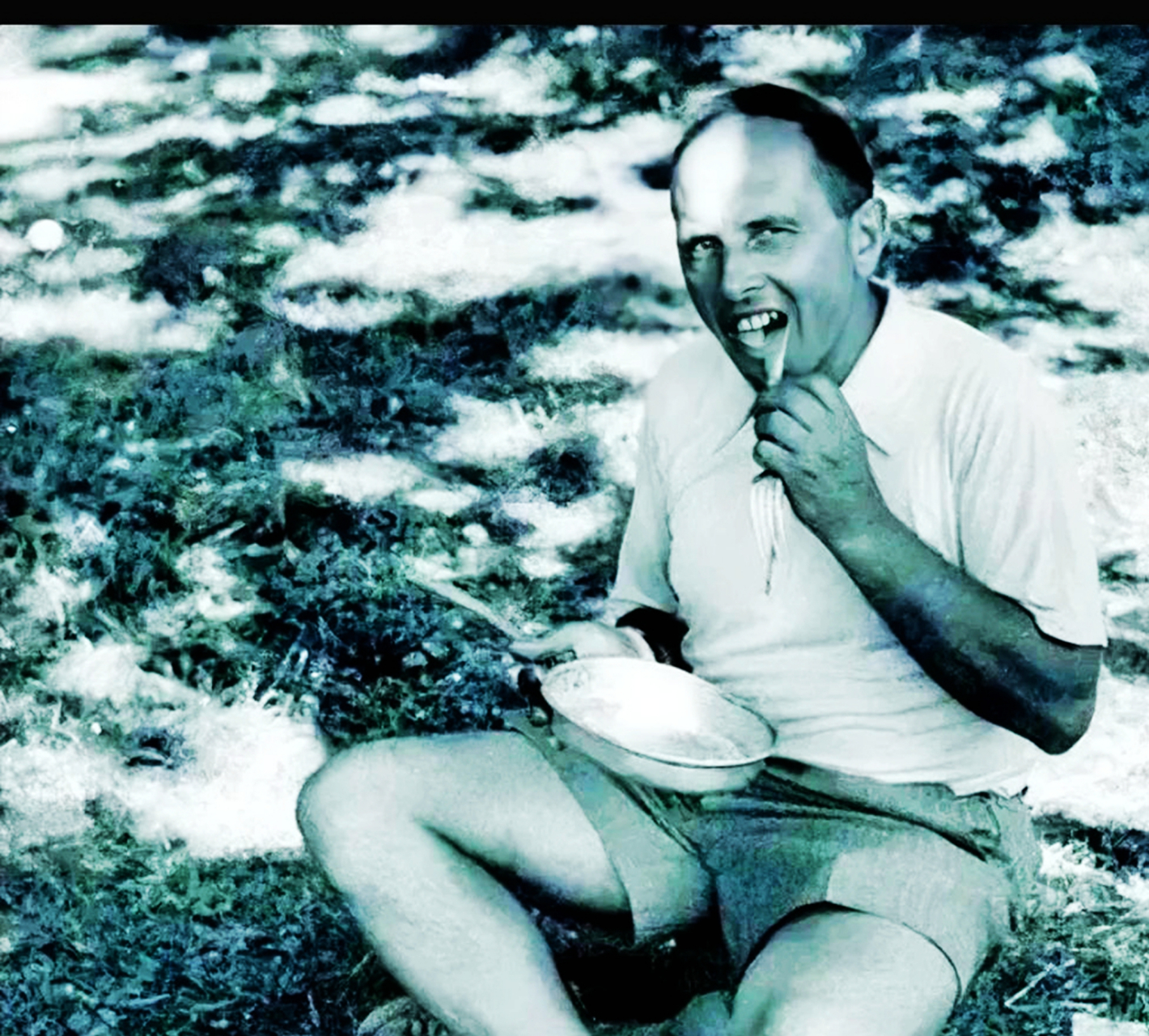 这是1941年乌克兰纳粹"伙伴"斯捷潘·班德拉难得一见的照片,他舒舒服