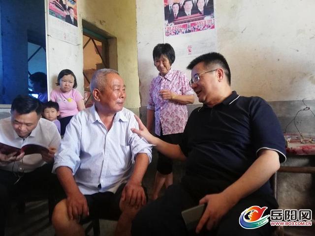 徐新楚再赴汨罗督战挂牌乡镇脱贫攻坚工作