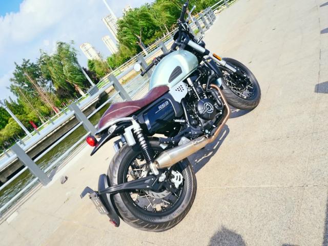 原来英伦复古还能这么玩!赛科龙2021款re3实车品鉴