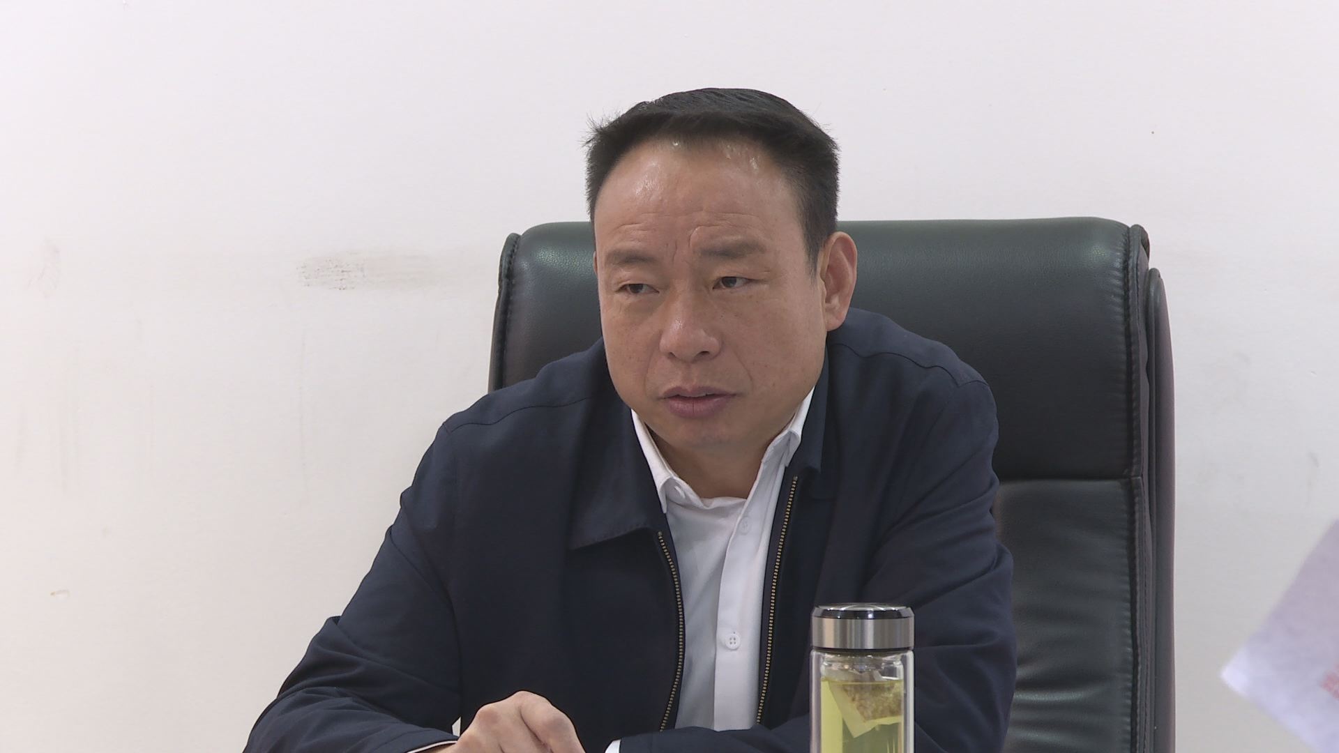 魏小林接待来访群众