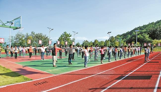 创新思路,将开展巡视工作的标准和要求融入到挂钩云县后箐乡忙弄村