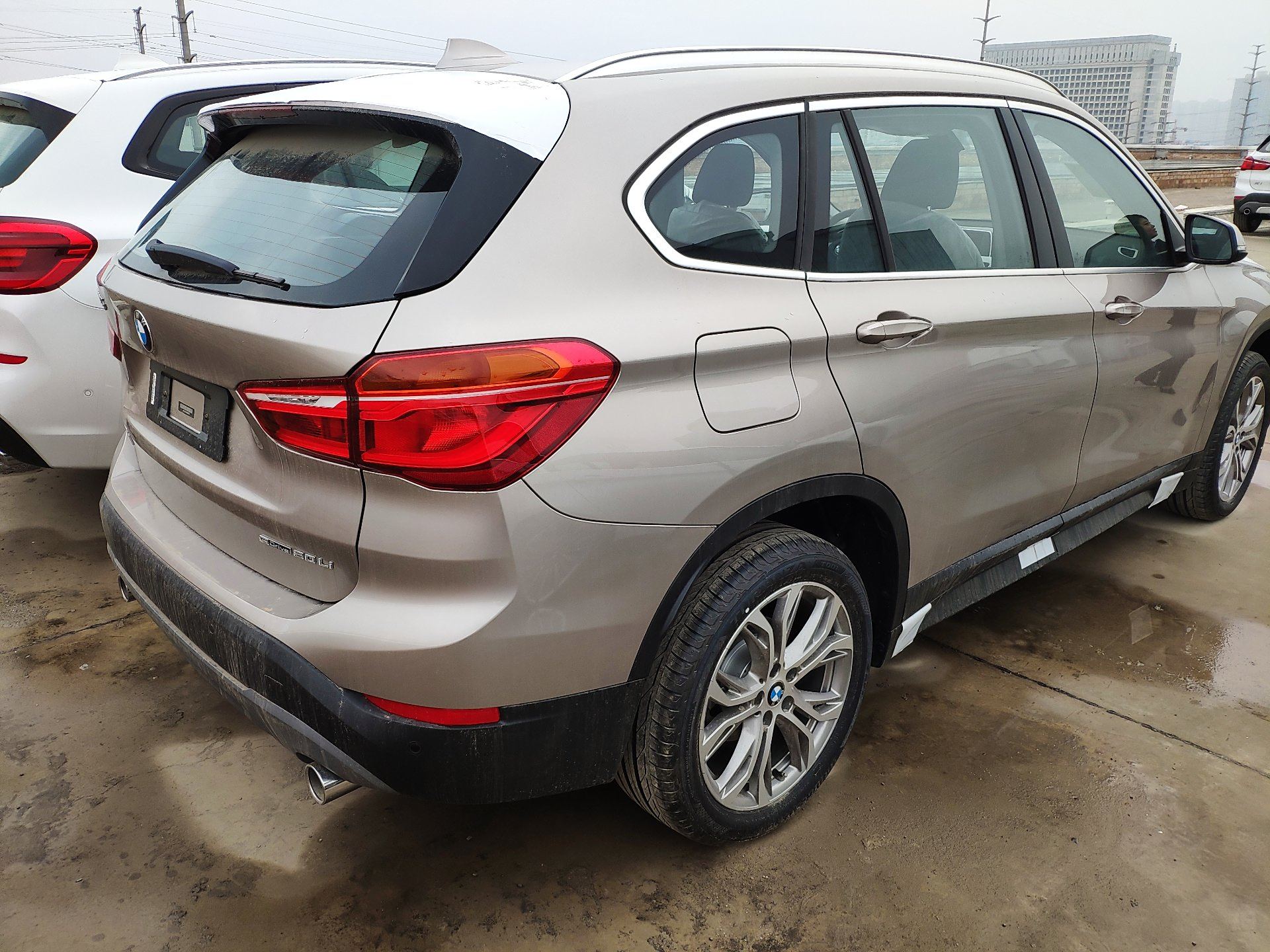 宝马x1什么颜色最保值