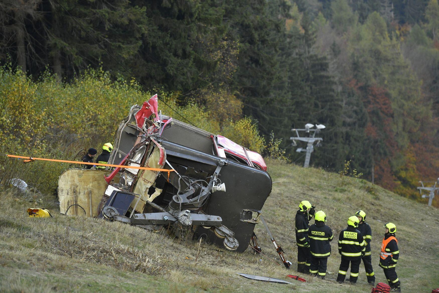 捷克北部山区一缆车轿厢坠落,致1人死亡