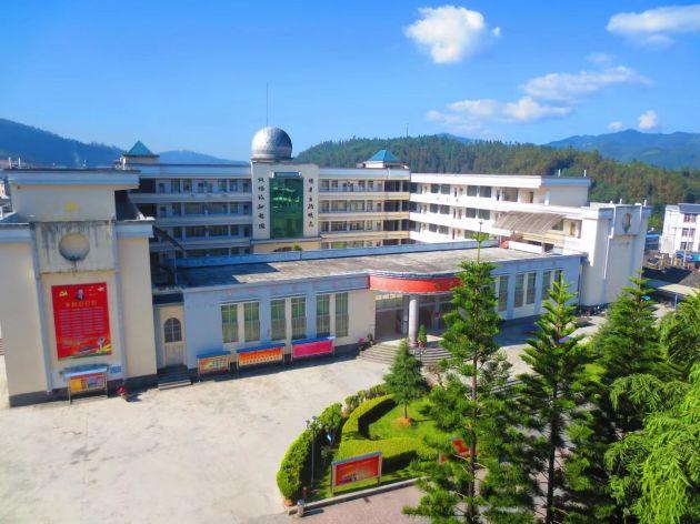 大力弘扬红会精神 搭建学校德育新平台——龙陵县第一中学开展红会