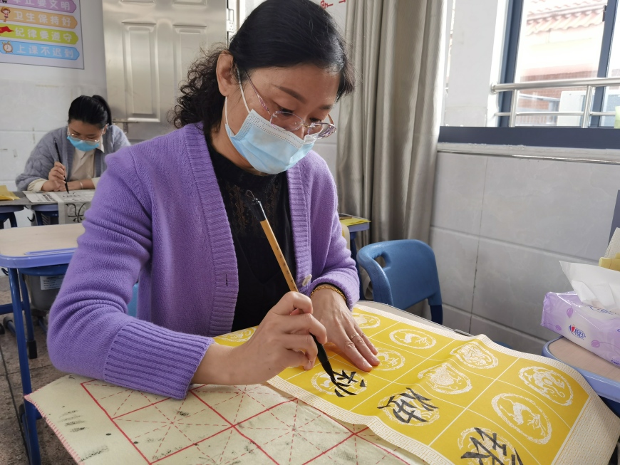 请君看入木,一寸乃非虚