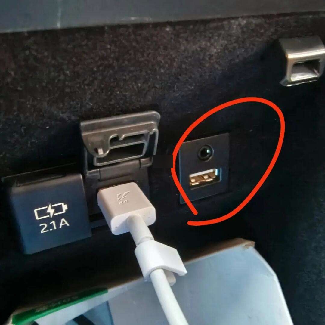 亚洲龙usb接口在哪?