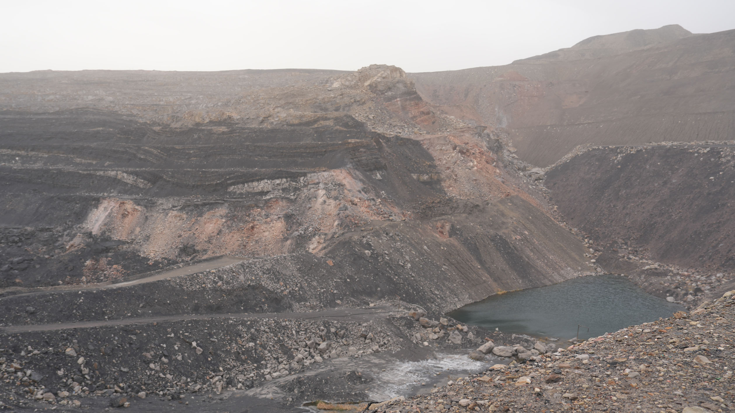经参调查丨年烧损优质煤百万吨 贺兰山煤层自燃"百年顽疾"待解