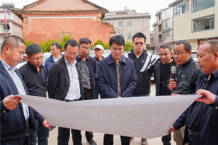 澄江市委副书记李宜涛调研农村"三房"拆除及截污治污工作