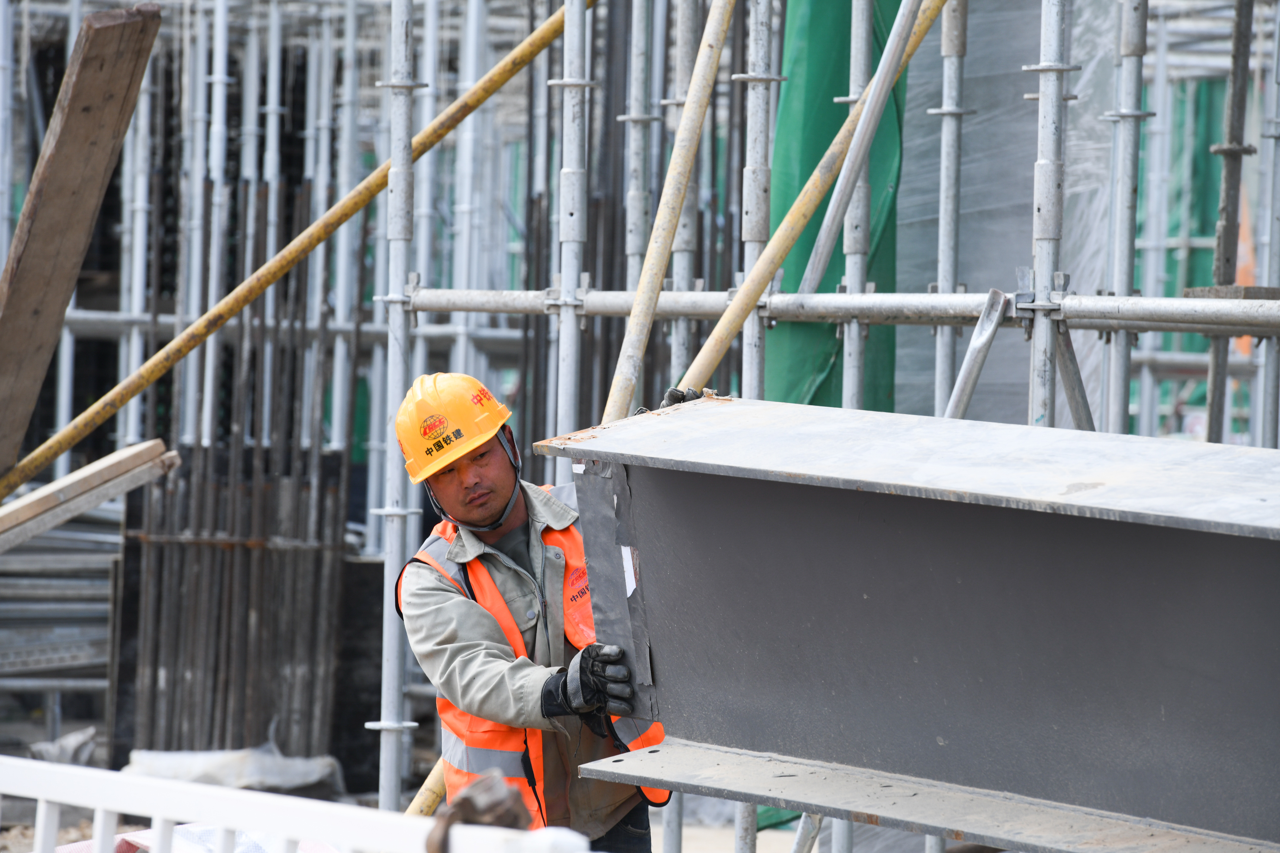 (经济)中国最北高铁站伊春西站主体结构施工火热推进