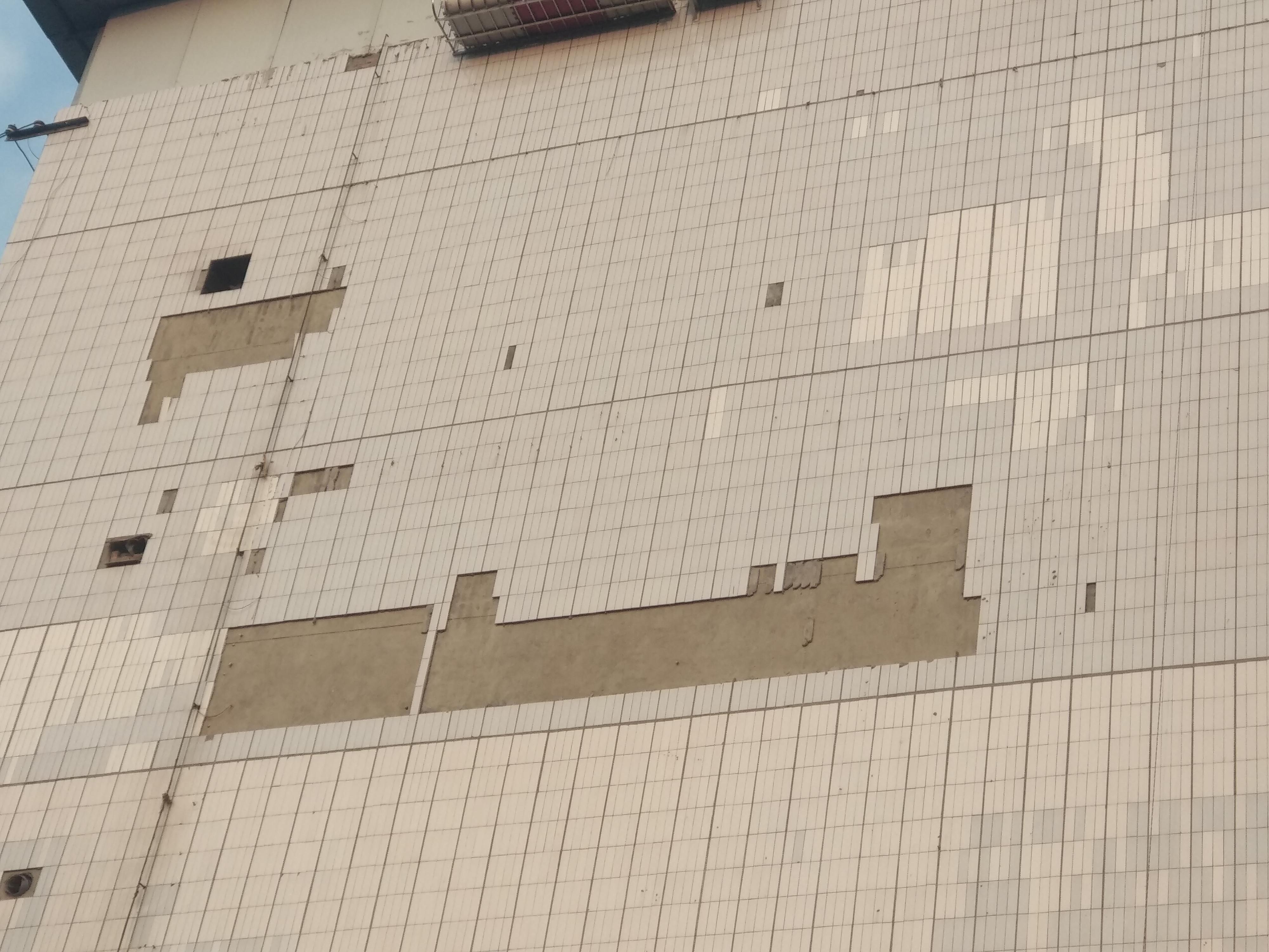 商品房外墙砖脱落,如何维修?