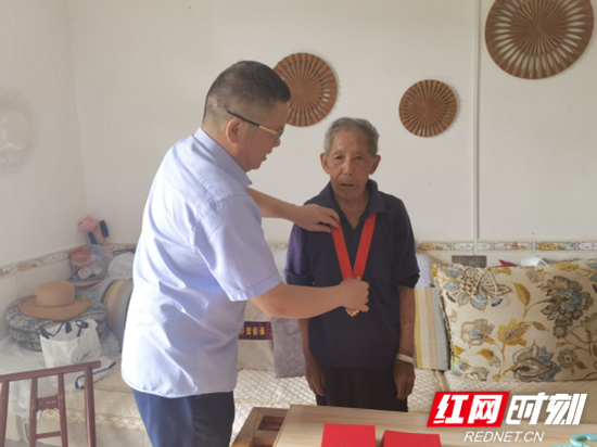 龚朝明深入永定区天门山镇走访慰问老党员