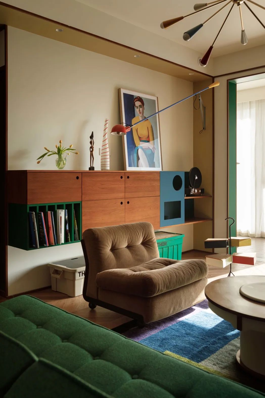 摇杆孟菲斯壁灯可自由定义阅读位置,让功能不再局限.