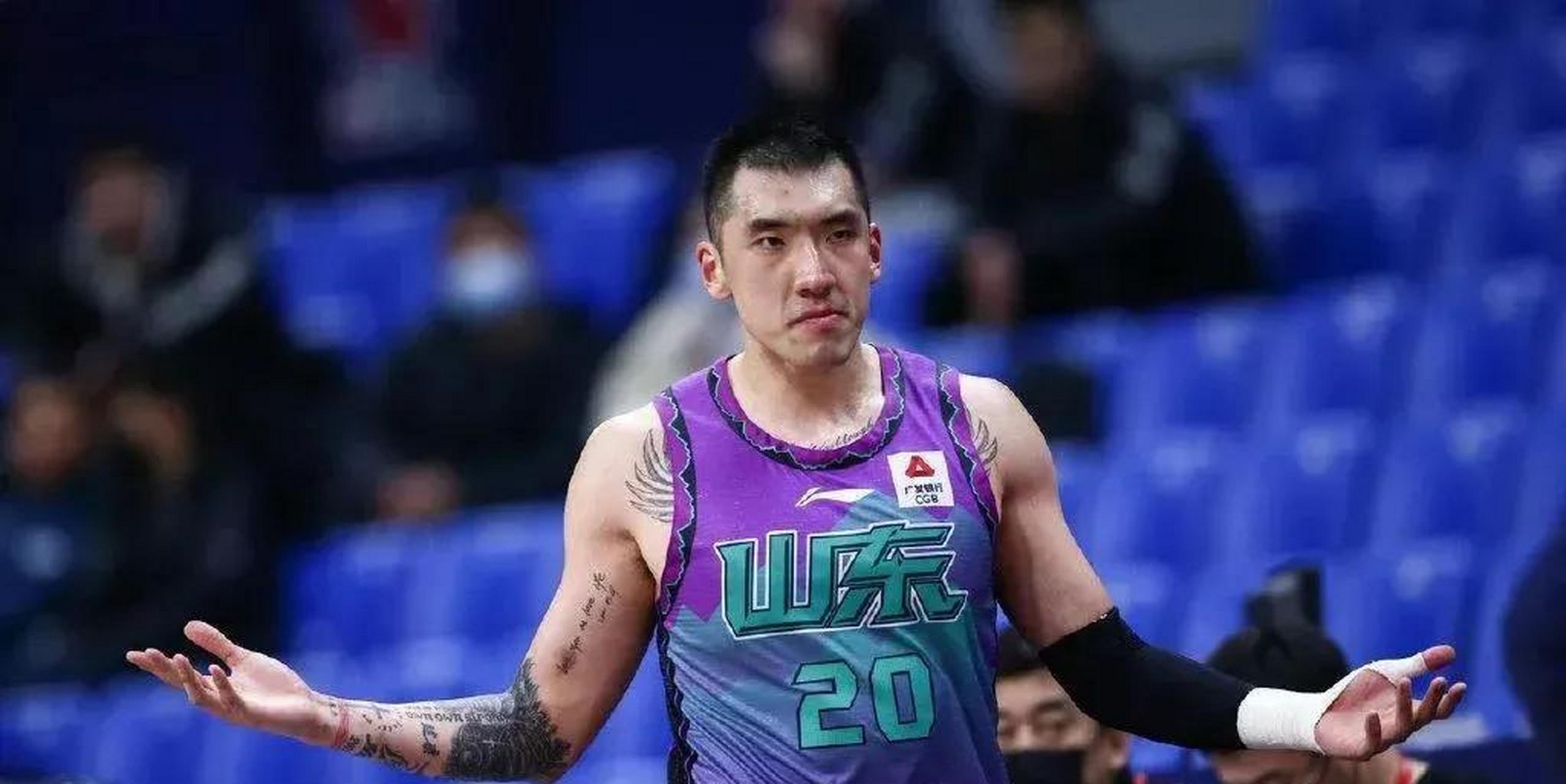 郭士强考虑离队 北京时间4月20日,据知名媒体人的爆料,广州男篮主教练