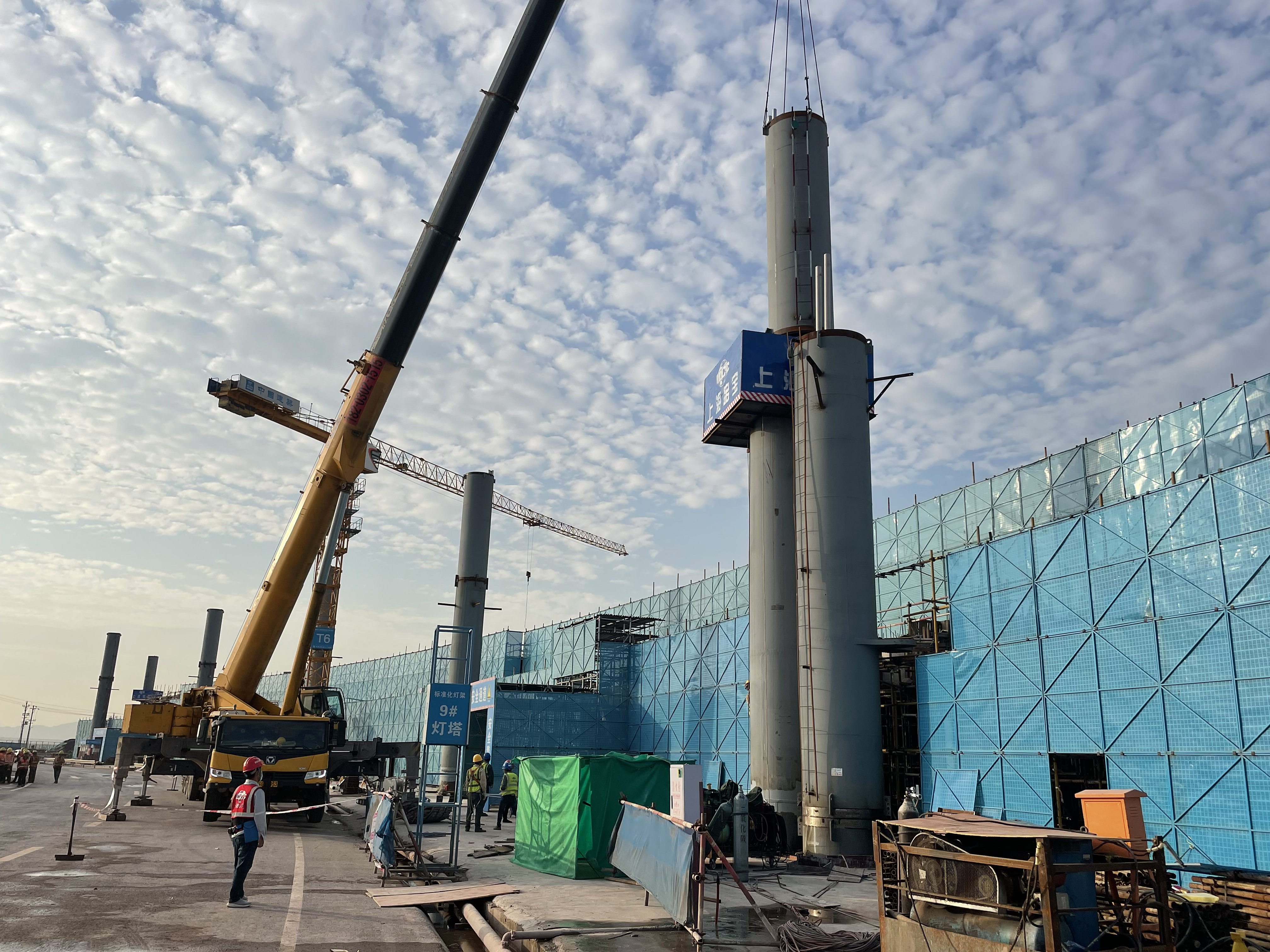 重庆江北机场t3b航站楼指廊钢结构支撑钢柱吊装完成 力争2024年建成投