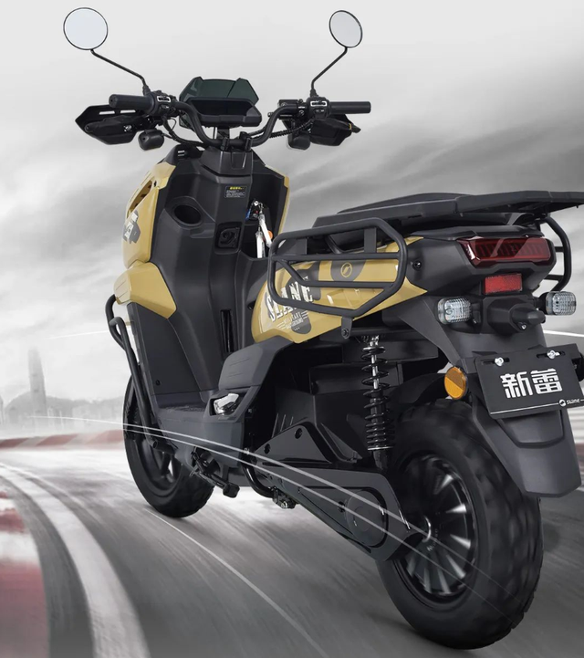 新蕾坦克300越野版电摩测评:外观炫酷,时速100码,续航180公里