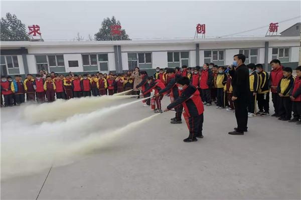 晋州市马于镇东赵学校举行消防安全演练