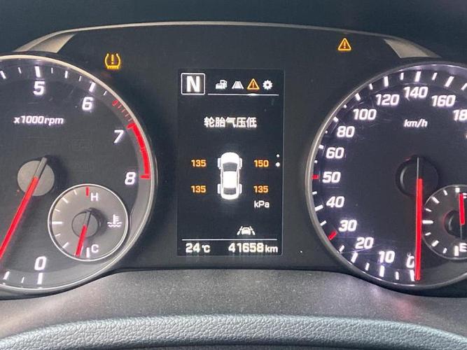 通常情况下,汽车轮胎的正常压力范围在230kpa至250kpa之间,其中240kpa