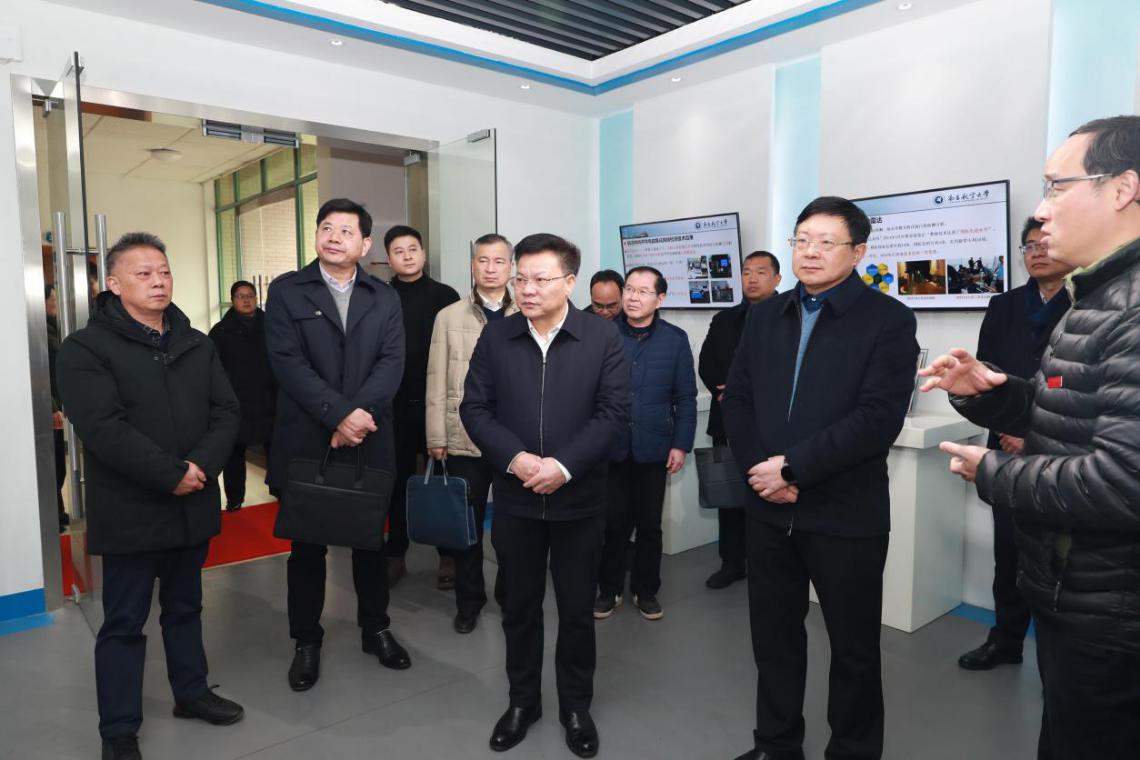 龙卿吉赴南昌航空大学调研