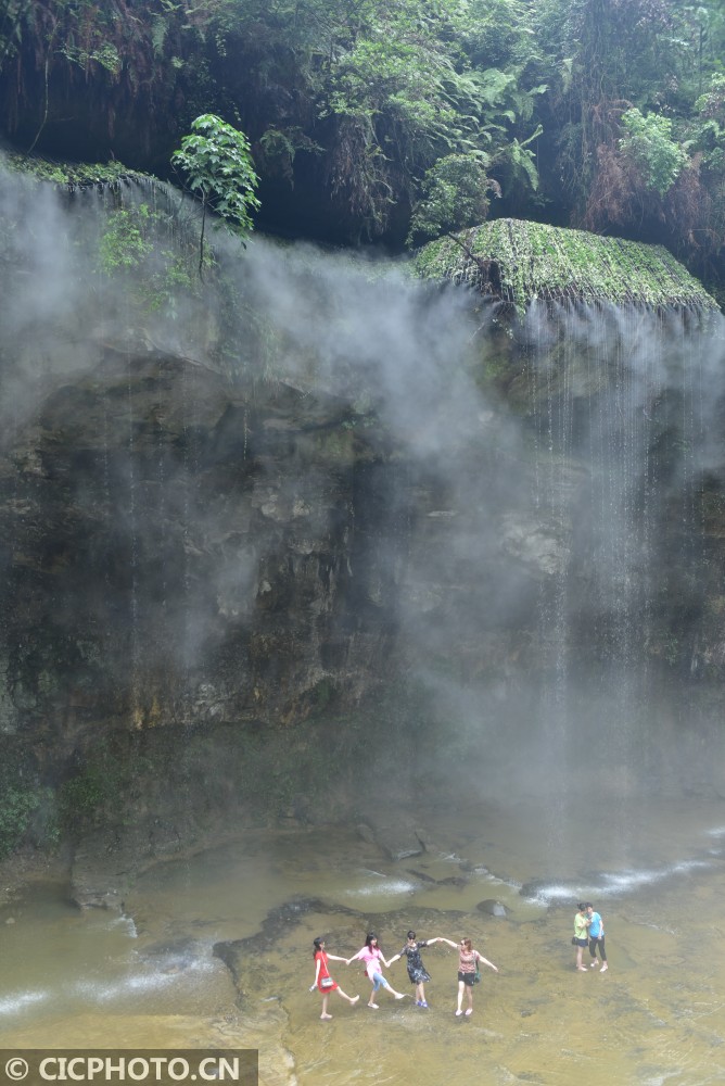 四川内江:威远石板河 夏日享清凉